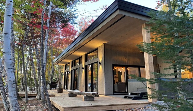 ABRI | Luxury Waterfront Chalet in Mauricie