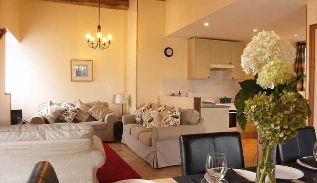 Abricot, Family gite with character