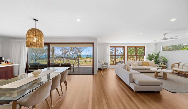 Absolute Beachfront Paradise in Buddina