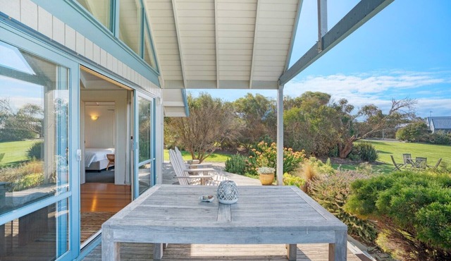 Absolute Beach FrontagenSelf Contained CottagenFully equipped for your holiday