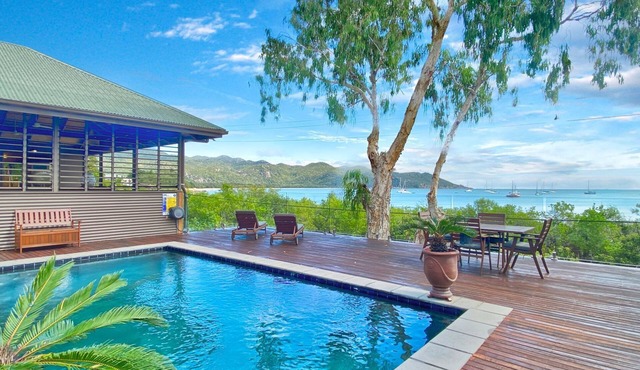 Absolute Beachfront and Pool House