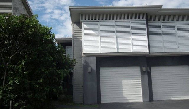 Absolute Beachfront at Diamond Beach, Luxurious Ocean Views as You Entertain.