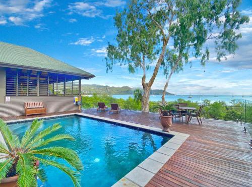 Absolute Beachfront and Pool House