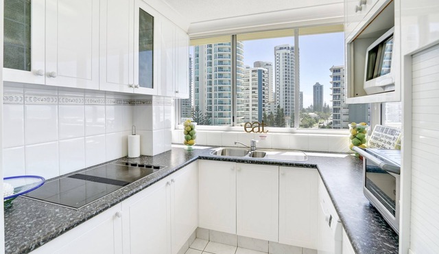 ABSOLUTE BEACHFRONT MAIN BEACH - GORGEOUS BEACH THEMED PROPERTY