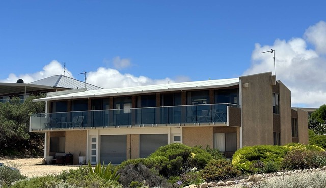 Absolute Beachfront on the cliff with easy stair access to the beach (BYO LINEN)