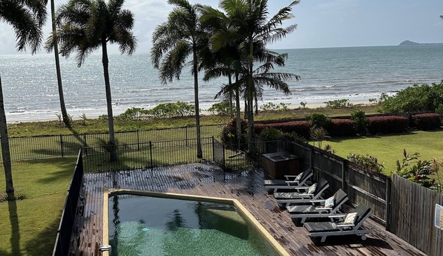 ABSOLUTE BEACHFRONT BLISS @ NEWELL BEACH- 10 METRES TO THE OCEAN