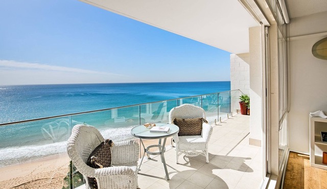 Absolute beachfront @ Collaroy