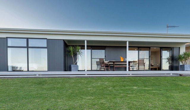 ABSOLUTE BEACHFRONT - Smooth Sailing Yorke Peninsula