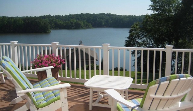 Absolute Bliss! Gorgeous lake resort home on most coveted spot on Lake Anna!