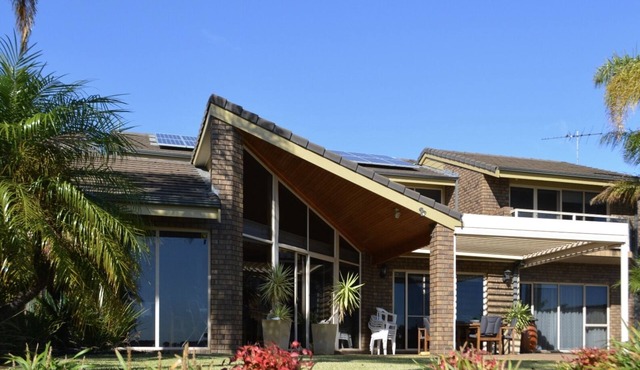 Absolute Lake Front West Lakes