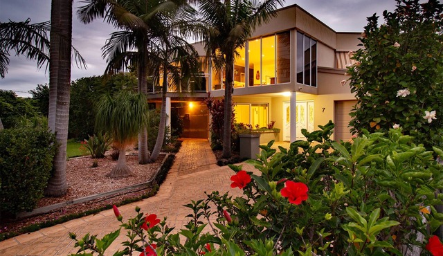 Absolute lake frontage property located in the heart of beautiful Mallacoota.