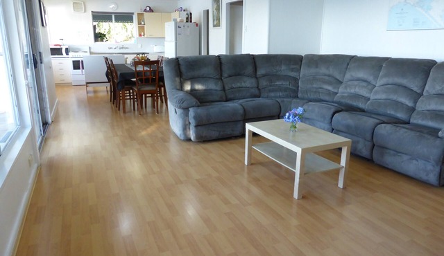 Absolute Murray River frontage four bedroom, two bathroom, airconditioned house.