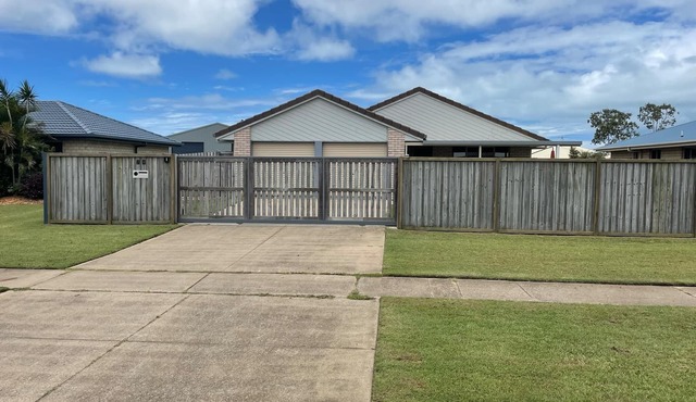 Absolute privacy central location close to beach and shops