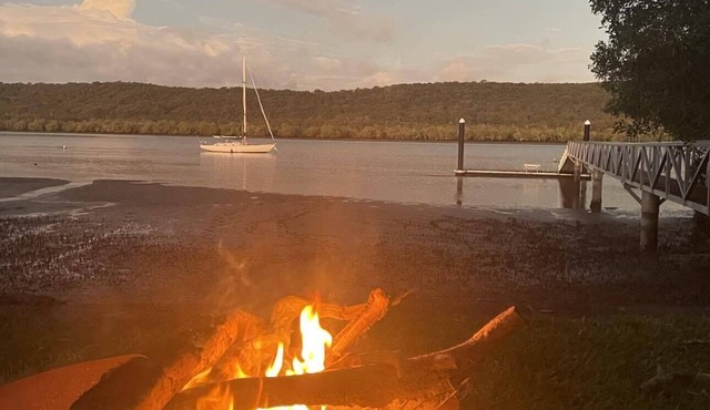 Absolute Water Front with Private Pontoon for Fishing, Boating and Crabbing!