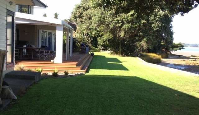 Absolute Waterfront Serenity- with small kitchen - only 1 hour from Auckland