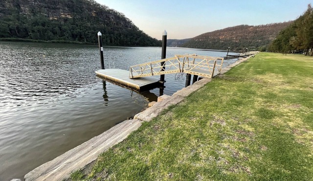 Absolute Waterfront 3 bedroom fully self-contained. Cabin 12