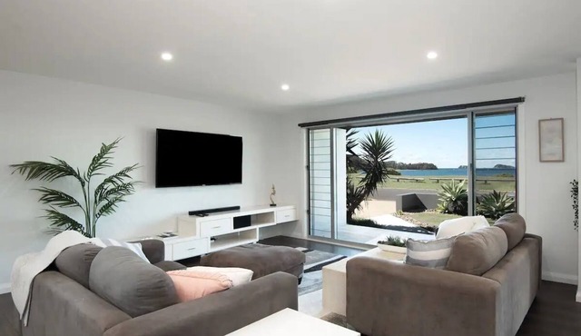Absolute Waterfront, Amazing Views, Maloneys Beach