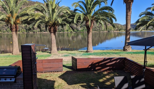 Absolute Waterfront Cabin - Pet Friendly