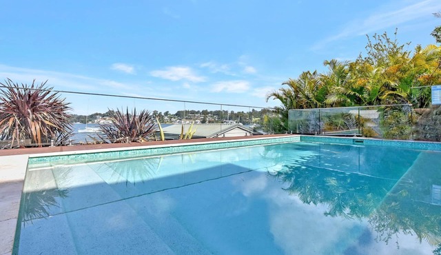 Absolute Waterfront : Lakehouse Fishing Point - Waterfront, Pool, Jetty