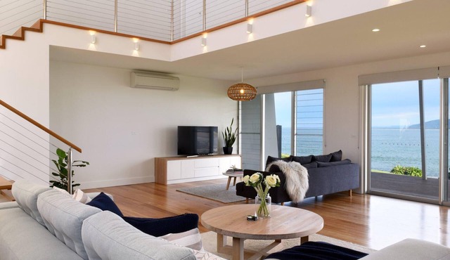 Absolute Waterfront - Amazing beach views