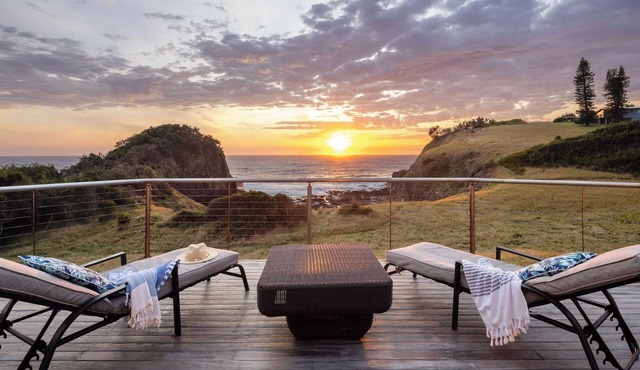 Absolute waterfront beach house with massive deck - family and dog friendly