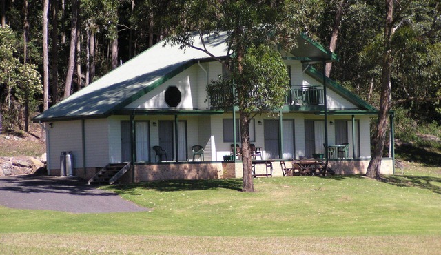 Absolute Waterfront - Grevillea Chalet At Shoalhaven Lodge
