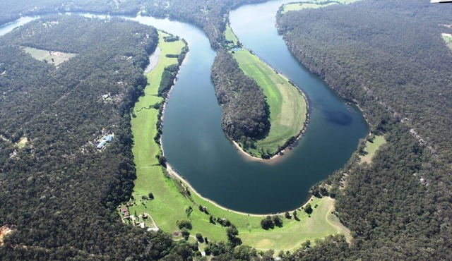 Absolute Waterfront - Grevillea, Banksia and Waratah chalets at Shoalhaven Lodge