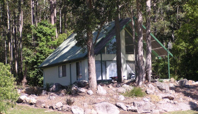 Absolute Waterfront - Waratah Chalet at Shoalhaven Lodge