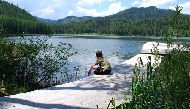 Absolutely Fantastic Lake Front Cabin Near West Glacier National Park