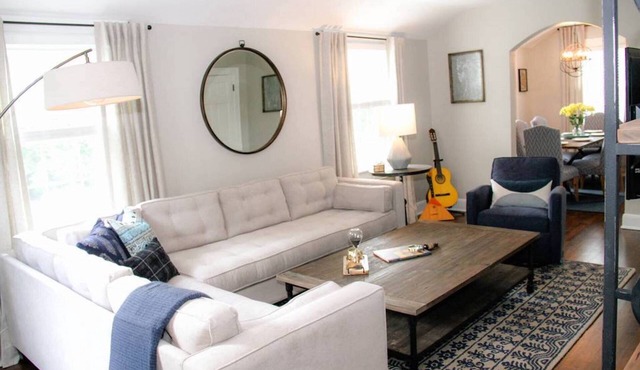 "Absolutely lovely, apartment was wonderful. Great location, nicely furnished."