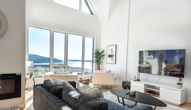 Absolutely Stunning 4br Condo with Gorgeous Views