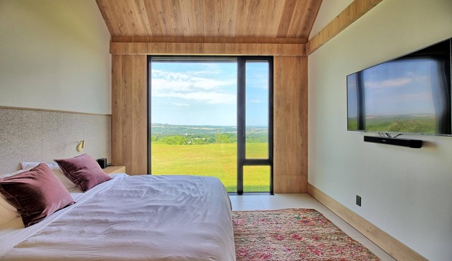 Absolutely Stunning Country Home in Creemore! Modern Elegance! Pool! Views!