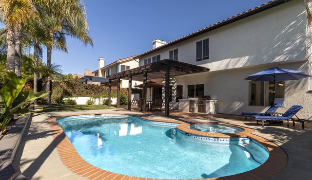 Absolutely Stunning, Newly Renovated/Decorated, Pool/Spa Home! nPet friendly!