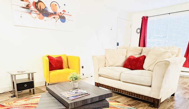 Abstract Abode- hot tub, gym, sauna