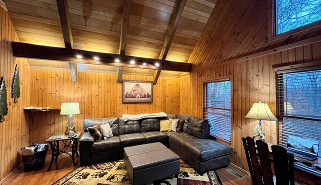 Abundant Acres Retreat 5 minutes from first chair on Beech Mountain, sleeps 9