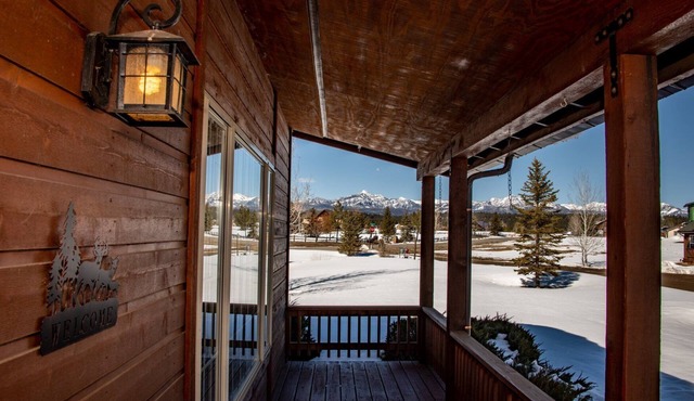 AC! Beautiful, Cozy Home, Walk to Village Lake