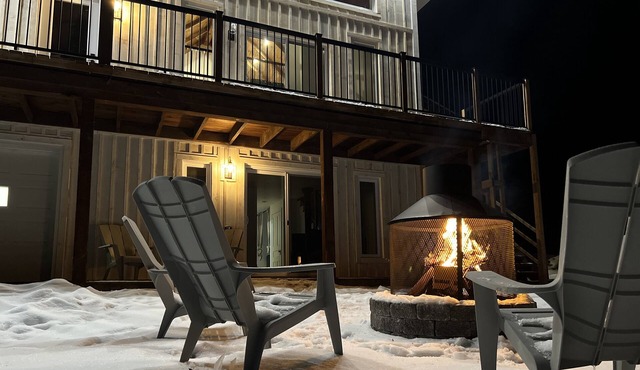 Access to Lac Fidele, Private Hot Tub (559207)