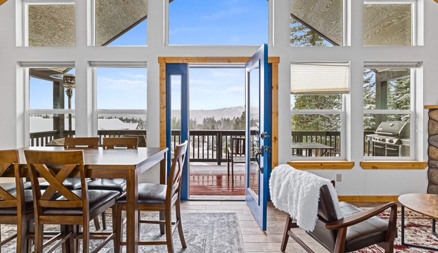 AC, Hot tub, Mountain View, Pet friendly Cabin