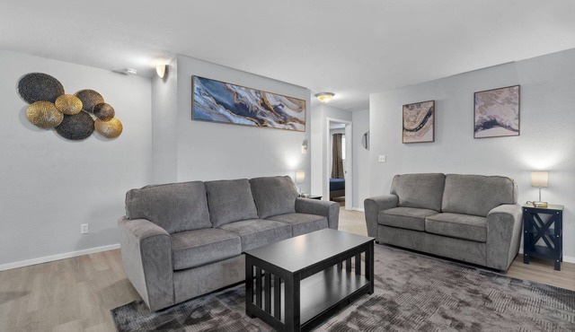 AC IN UNIT Modern 2 bedroom remodel walking distance to downtown