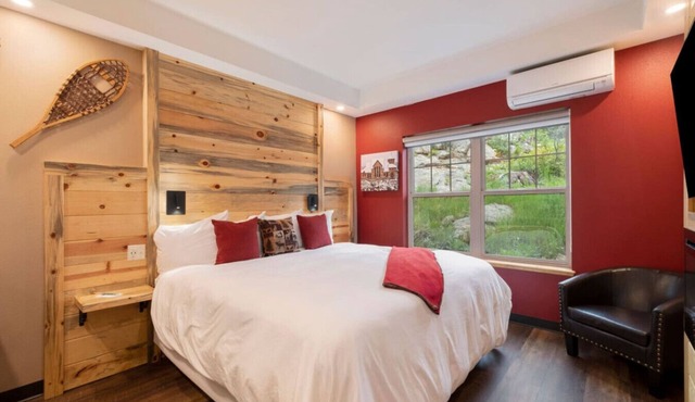 AC, K Bed, Fireplace, Shared Hot Tub - Lodge 101