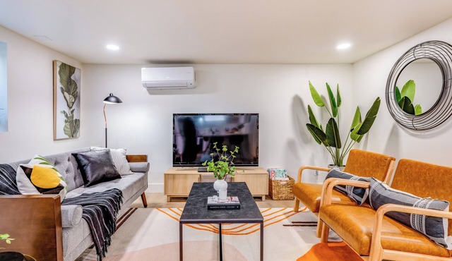 AC/New Remodel/In-Unit Laundry/Cap Hill