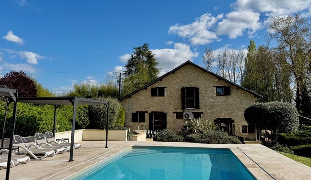 ACABANES Luxury Dordogne villas, 20m Bergerac airport, 5m Chateau Vigiers golf