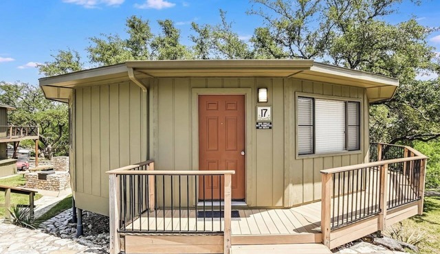 Acacia #17 - Secluded Treehouse with Resort Hot Tub