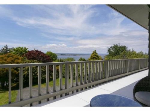 Acacia Bay - Lake and Mountain Views