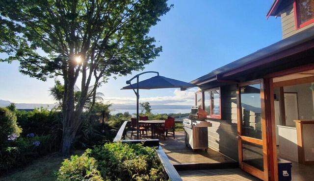 Acacia Bay Retreat | Stylish Family Getaway with Fireplace & Lake Views