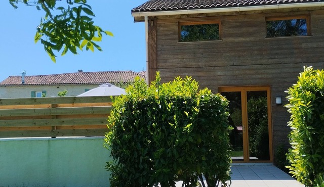 Acacia, cosy gîte with large private terrace, shared swimming pool heated to 28°C