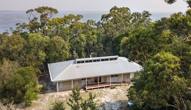 Acacia - Quiet, relaxing holiday house on Lake Victoria with your own beach