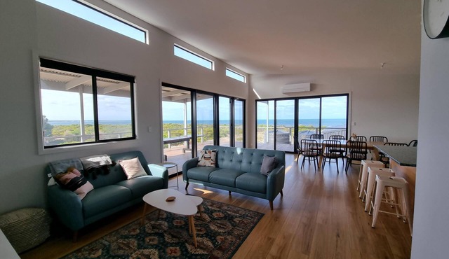 Acacia Views - A large and amazing holiday home