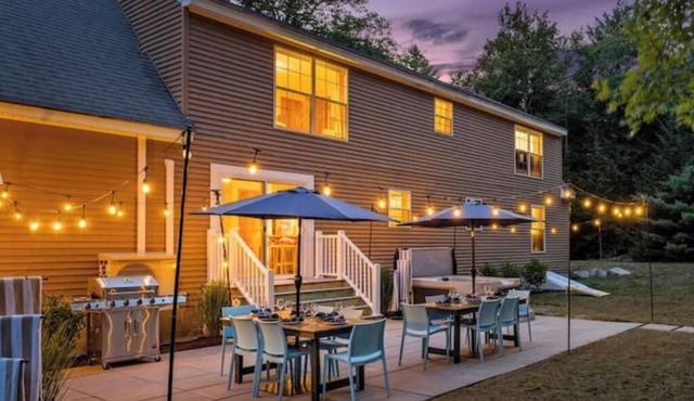 Acadia Escape: Hot Tub, Sauna, Game Room, Fire Pit
