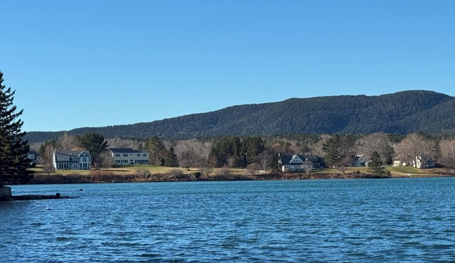 Acadia Waterfront 2bed/2bath, Private Acadia Waterfront 2 bedroom/2 bath